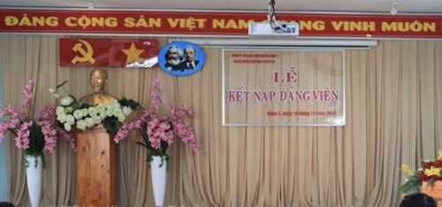 Kết nạp đảng viên mới